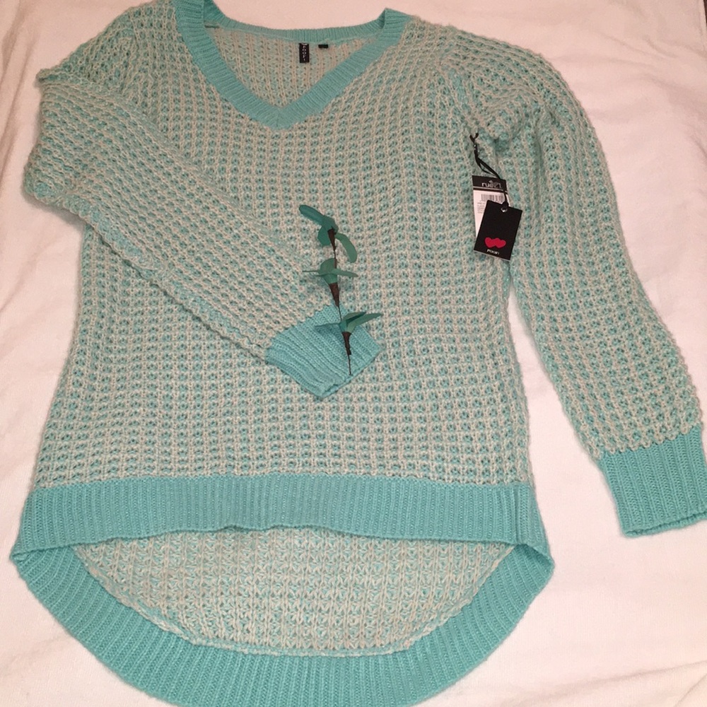 Cute V-neck Sweater/Tunic - NWT